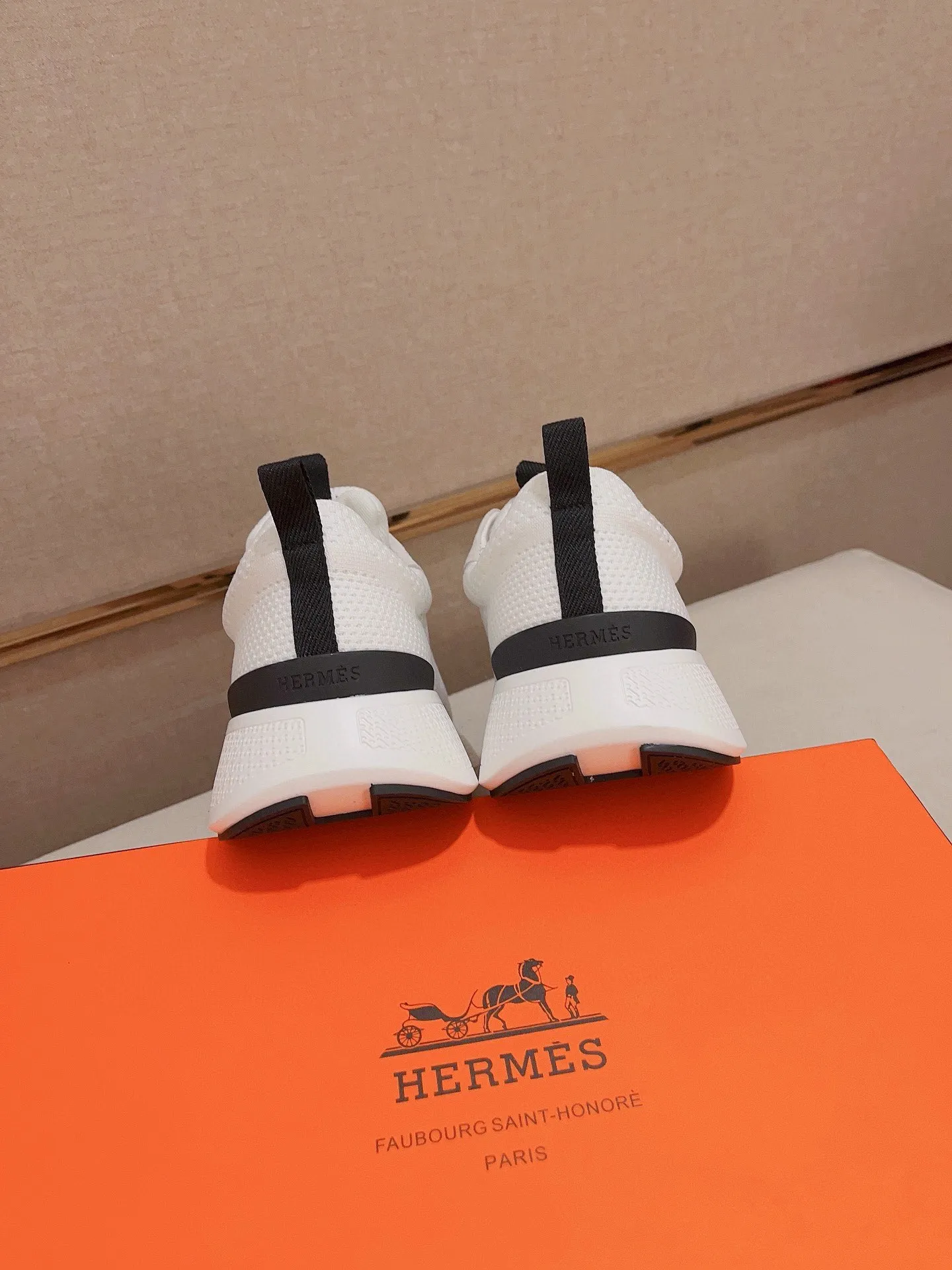Factory price: 540💰《HERMES》【Classic Original Version】Hermès; Top 🔝 Purchasing Agency 🔍🔍Men's latest 🇺🇸 counters are on sale simultaneously, original imported from Italy ▲▲Silk cowhide with breathable fabric ▲▲ (high-end and expensive Qi·Grade) Exquisite workmanship (Italian 🇮🇹Imported water-dyed 🐂cowhide lining) Sole: Original sole provided by the original factory, ⚠️Exclusive double-layer activity·TPR·Rubber·Combined molded outsole; Super·comfortable·wear-resistant·non-slip·environmental protection The real thing is more beautiful if you take the real thing (high quality, follow the order), you can enter and exit the counter at will * Number of yards: 38·39·40·41·42·43·44# (can be customized 45.)